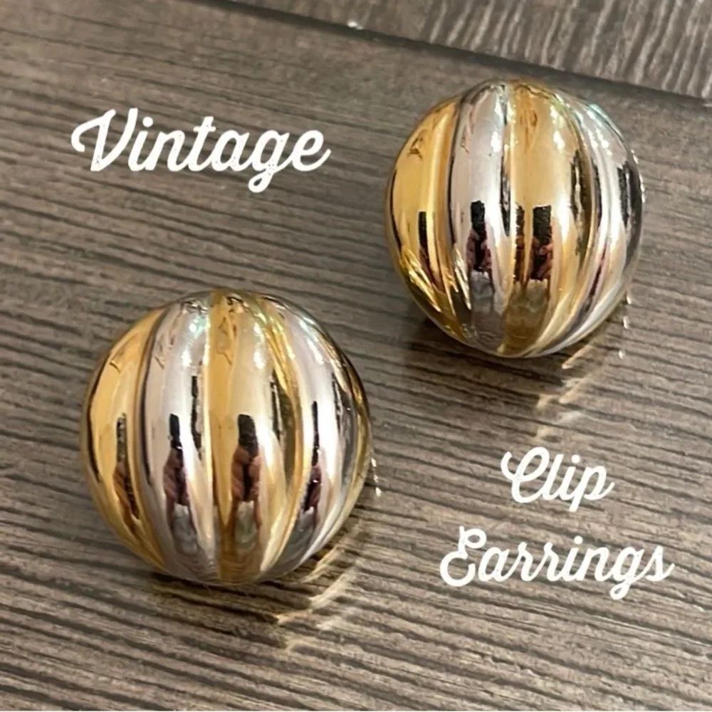 Vintage Round Two-tone Ribbed Clip Earrings